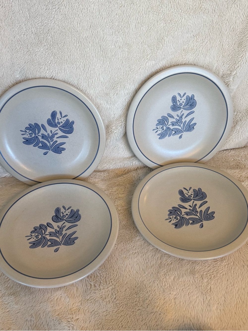 Set of 4 Pfaltzgraff Yorktowne Blue Floral Stoneware 10” Dinner Plates